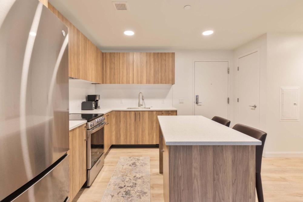 Gorgeous Apt with Kitchen with Gym